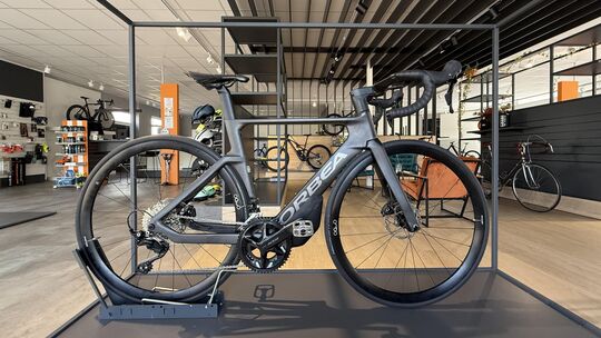 Im Showroom von "Radhaus-Zell" gibt es Gravelbikes, Rennräder, Mountainbikes und E-Bikes für jeden Bedarf und jeden Geschmack.