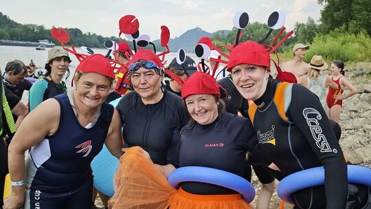 "Wir sind keine Maikäfer, wir sind Krabben", belehrten Sabine, Daniela, Christine und Anja aus dem Westerwald und aus Hürth den