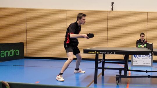 Ab September wird der Brachtendorfer Leo Tetzlaff (links) bei Borussia Düsseldorf an der Tischtennisplatte stehen.