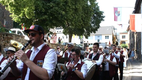 Im Ortsteil Treis wurde am Wochenende die traditionelle Johannes-Kirmes unter anderem mit einer festlichen Prozession durch den