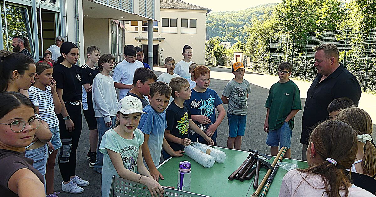 Karl-May-Projektwoche: Weißer Biber besucht die Realschule plus in Kirn