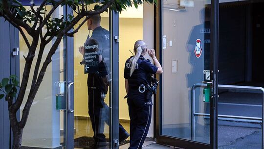 Unbekannte Frau nimmt Neugeborenes aus Krankenhaus mit