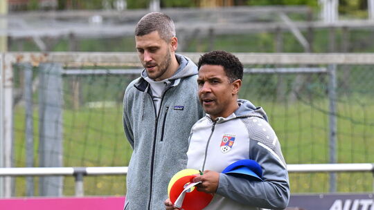Neues Trainerteam: Ab sofort unterstützt Justin Keeler (links) Trainer Felix Ba Bly (rechts) als spielender Co-Trainer auf und n