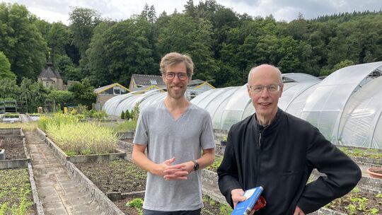 Bruder Marcus und Altabt Benedikt Müntnich haben es sich zum Ziel gesetzt, Kloster und Restaurant eines Tages nur mit den eigene