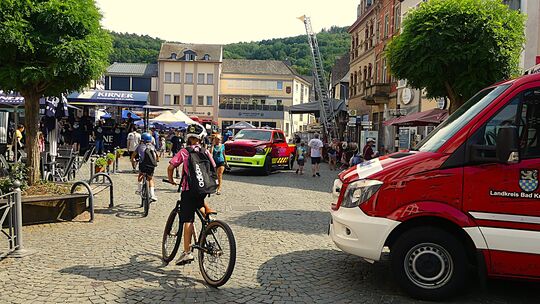 Auf dem Marktplatz zeigte sich auch die Kirner Feuerwehr wieder präsent.