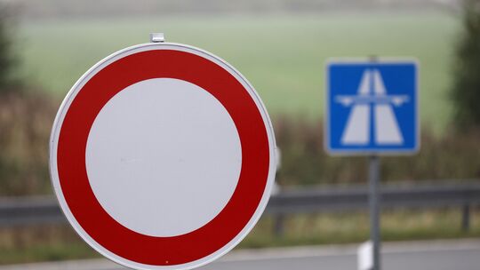 Auf mehreren Autobahnen kam es zu Sperrungen, etwa auf der A1 in der Eifel. Doch insgesamt kam Rheinland-Pfalz noch glimpflich d