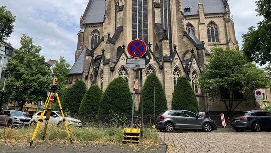 Rund um die St.-Josef-Kirche laufen die Vorbereitungen für den nächsten Bauabschnitt. Ab Mittwoch wird die Kreuzung Südallee/St.