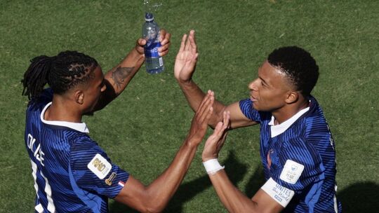 Kylian Mbappé (r) und Michael Olise