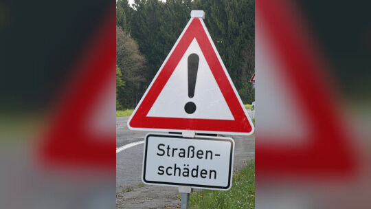 Problem erkannt, aber nicht behoben. Die Straßen sind kaputt und die Eigentümer müssen weiter zahlen.