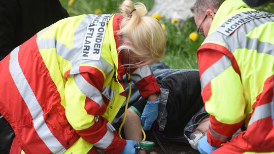 First Responder sind Teil der Notfallversorgung. Die freiwilligen Helfer werden bei einem Notfall in ihrer Umgebung alarmiert un