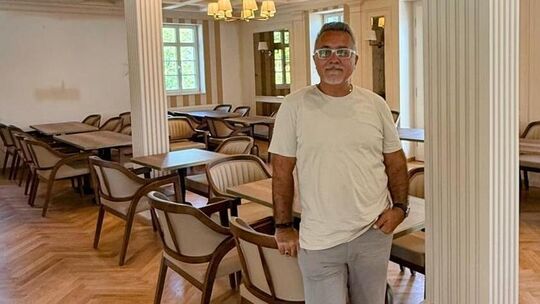 Die Vorbereitungen sind auf der Zielgeraden: Am 17. Juli eröffnet das neue Restaurant Am gläsernen Fels von Muzaffer Oguz auf de