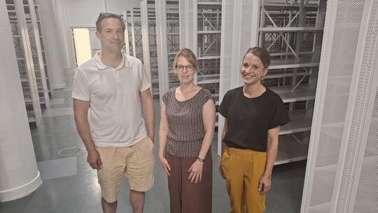 Baustellenführung mit Architekt Christian Follmann, Heike Winter (Zentrales Gebäudemanagement, Mitte) und Stadtarchivleiterin Ka