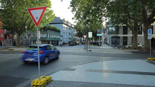 Bis einschließlich des Knotenpunkts mit der Südallee soll die Rizzastraße in einem Teilabschnitt zur Tempo-30-Zone werden.