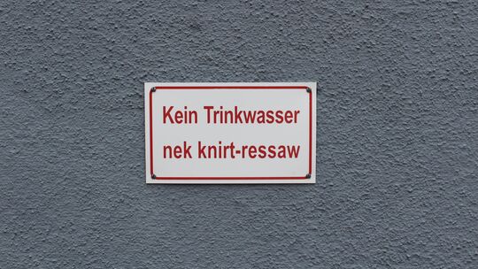 Auf dem Firmengelände des Weltmarktführers Heuft Thermo-Oel hängt dieses Schild, was an die Backofenbauer-Vergangenheit von Bell Auf dem Firmengelände des Weltmarktführers Heuft Thermo-Oel hängt dieses Schild, was an die Backofenbauer-Vergangenheit von Bell