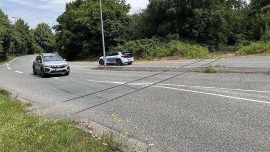 Die Querung Brexbachtalbahn-Brauereistraße ist Dreh- und Angelpunkt der gerichtlichen Auseinandersetzung.