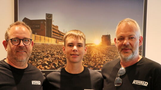 Das Dream-Team „Konrad-Parbel“. Von links Teamchef Marcel Konrad, Linus Parbel und sein Vater Jens, sein Förder und Mäzen, der v