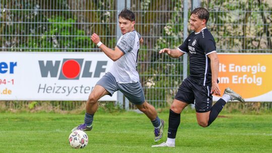 Jannik Schumann (links) spielte bis Sommer bei der SG Alpenrod. Nun wird es ihn wohl zu den Sportfreunden Eisbachtal ziehen – we