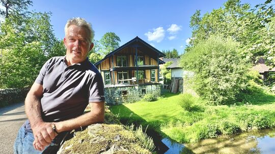 Das neue Hofhaus ist ein Herzensprojekt von Bernd Schneider. Am Rande der Holzbachschlucht mit Blick auf die Steinbogenbrücke un