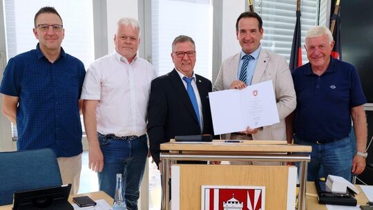 Thomas Przybylla (Zweiter von rechts) startet in seine zweite Amtszeit als Bürgermister der Verbandsgemeinde Weißenthurm. Das Bi