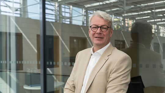 Peter Liggesmeyer - Leiter Fraunhofer-Institut IESE Peter Liggesmeyer - Leiter Fraunhofer-Institut IESE