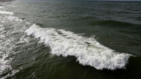 Wellen am Ostseestrand
