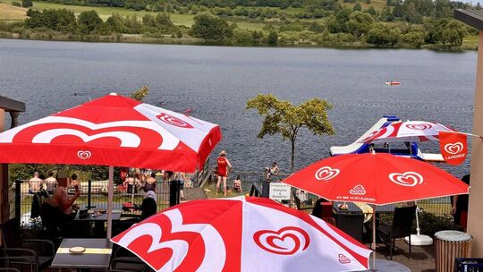 Im Freibad in Schalkenmehren übernehmen Rettungsschwimmer die Badeaufsicht, da es aktuell keinen Bademeister gibt. Im Freibad in Schalkenmehren übernehmen Rettungsschwimmer die Badeaufsicht, da es aktuell keinen Bademeister gibt.