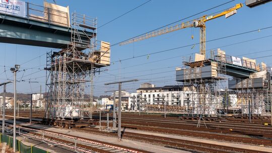 Die neue Geh- und Radwegbrücke soll künftig die Stadtteile Rauental und Goldgrube verbinden. Was jetzt noch fehlt, ist ein Name,