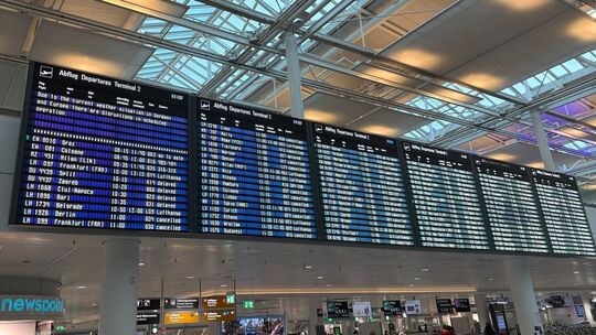 Abfertigungsstopp am Münchner Flughafen nach Unwetterwarnung Abfertigungsstopp am Münchner Flughafen nach Unwetterwarnung