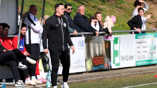 Anadolu-Trainer Dzenis Ramovic darf in der Vorbereitung ganze 13 Neuzugänge im Training begrüßen.