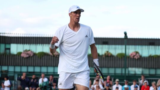Jan Choinski schlug den Tschechen Vit Kopriva und steht damit in der zweiten Runde von Wimbledon.