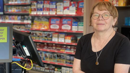 Hinter Barbara Kalinowska liegen trubelige Tage: Sie arbeitet an einer SB-Tankstelle in Koblenz. Bevor der Tankrabatt auslief, h