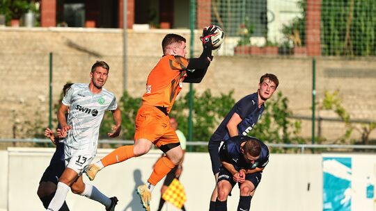 Die SG 2000 Mülheim-Kärlich (hier mit Keeper Jonas landen) testete in der vergangenen Woche gleich dreimal, unter anderem gegen
