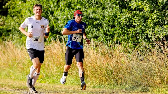 Auch beim 35. Horner Honiglauf muss am Samstag (der Zehn-Kilometer-Lauf beginnt um 18.15 Uhr) auf die Zähne gebissen werden - so