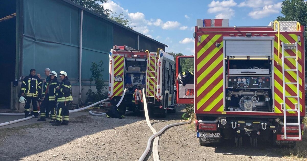Stallbrand bei Masburg: Landwirte helfen Feuerwehr mit Wasser