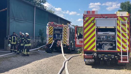 Zwischen Masburg und Urmersbach hat die Scheune eines Bauernhofes gebrannt, in der Rinder untergebracht sind. Die Feuerwehren ha Zwischen Masburg und Urmersbach hat die Scheune eines Bauernhofes gebrannt, in der Rinder untergebracht sind. Die Feuerwehren ha