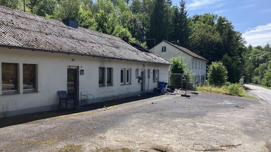 Die beiden Notunterkünfte in der Wissener Bröhltalstraße - die sogenannten Schlichthäuser - sollen abgerissen werden. In dem ein