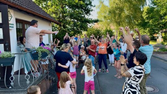 Großer Jubel in Ziegenhain nach dem Sieg: Das kleine Dörfchen holte Gold beim Bundesentscheid von "Unser Dorf hat Zukunft"