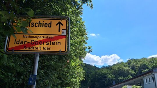Die Kreisstraße 33 zwischen dem Kreisverkehrsplatz in der Vollmersbachstraße und Göttschied ist neu asphaltiert worden. Doch Pla