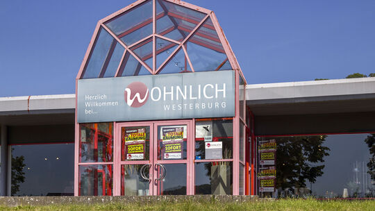 Nach der Geschäftsaufgabe steht das Möbelhaus „Wohnlich” für neue Nutzungen zur Verfügung.