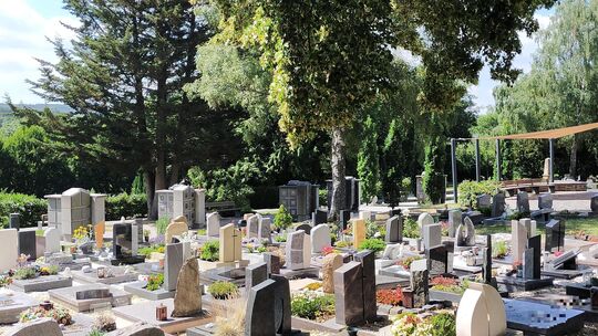 Die Friedhofsgebühren in Hachenburg werden erhöht. Das hat der Stadtrat beschlossen. Neben dem Friedhof am Steinweg (Foto) unter