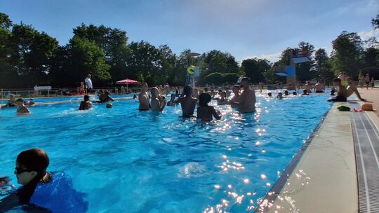 Die Becken sind am Wochenende, 27. und 28. Juni, voller Menschen, doch auch davor ist das Birkenfelder Freibad gut besucht.