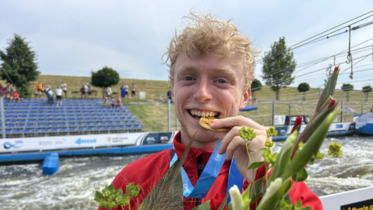 Mit Biss zum WM-Titel: Enrico Dietz vom RKV Bad Kreuznach freut sich über den Gewinn der Goldmedaille bei der U23-Weltmeistersch Mit Biss zum WM-Titel: Enrico Dietz vom RKV Bad Kreuznach freut sich über den Gewinn der Goldmedaille bei der U23-Weltmeistersch