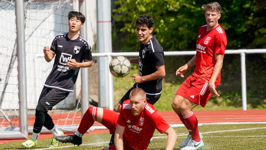 In der vergangenen Saison trafen der SV Windhagen (schwarze Trikots) und der TuS Asbach am ersten Spieltag aufeinander. Damals s