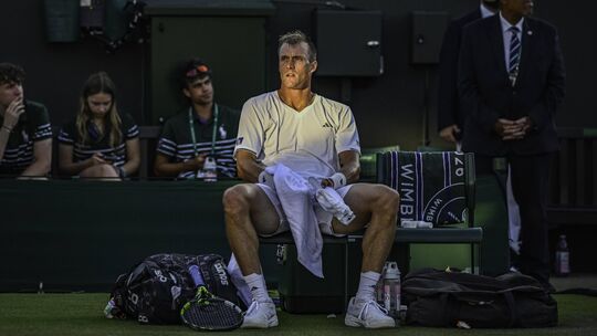 Nach drei Stunden Spielzeit musste sich Jan Choinski aus Münstermaifeld in der zweiten Runde von Wimbledon geschlagen geben. Nach drei Stunden Spielzeit musste sich Jan Choinski aus Münstermaifeld in der zweiten Runde von Wimbledon geschlagen geben.