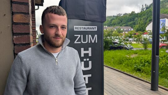 Erlind Shanaj fungiert als Geschäftsführer des Restaurants im Herdorfer Hüttenhaus.