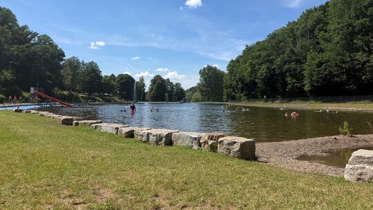 Ab Montag öffnet das Naturschwimmbad Thalhausermühle in Hamm werktags bereits ab 12 Uhr. An Wochenende ist eh von 10 bis 20 Uhr