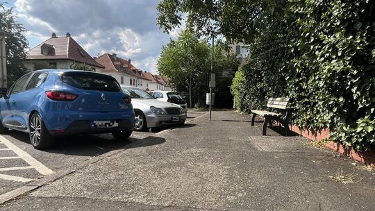 Für die Parkfläche an der Ecke Jean-Winckler-Straße/Röntgenstraße gibt es Ideen für eine Umgestaltung inklusive E-Carsharing-Ste
