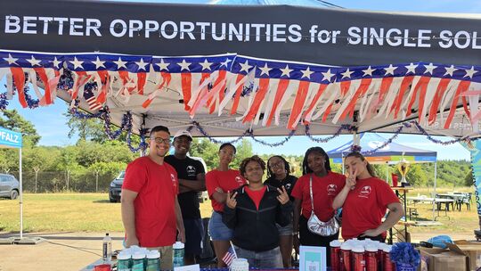 Der Infostand des BOSS-Programms („Better Opportunities for Single Soldiers“) -eine wichtige Anlaufstelle für alle, die in der n