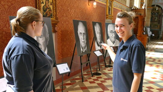 Nicole Taskesen (rechts) sowie Julia Berens gehören zu den Ideengeberinnen der Ausstellung.