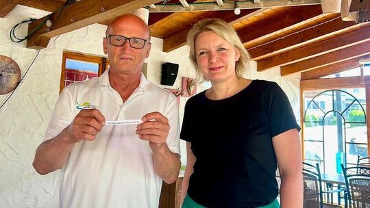Marina Klonz vom Gasthaus Zur Post in Zilshausen zog die Paarungen der ersten Runde im Kreispokal 1 und 2 Hunsrück/Mosel zusamme